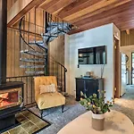 Pinecrest Retreat With Fireplace!